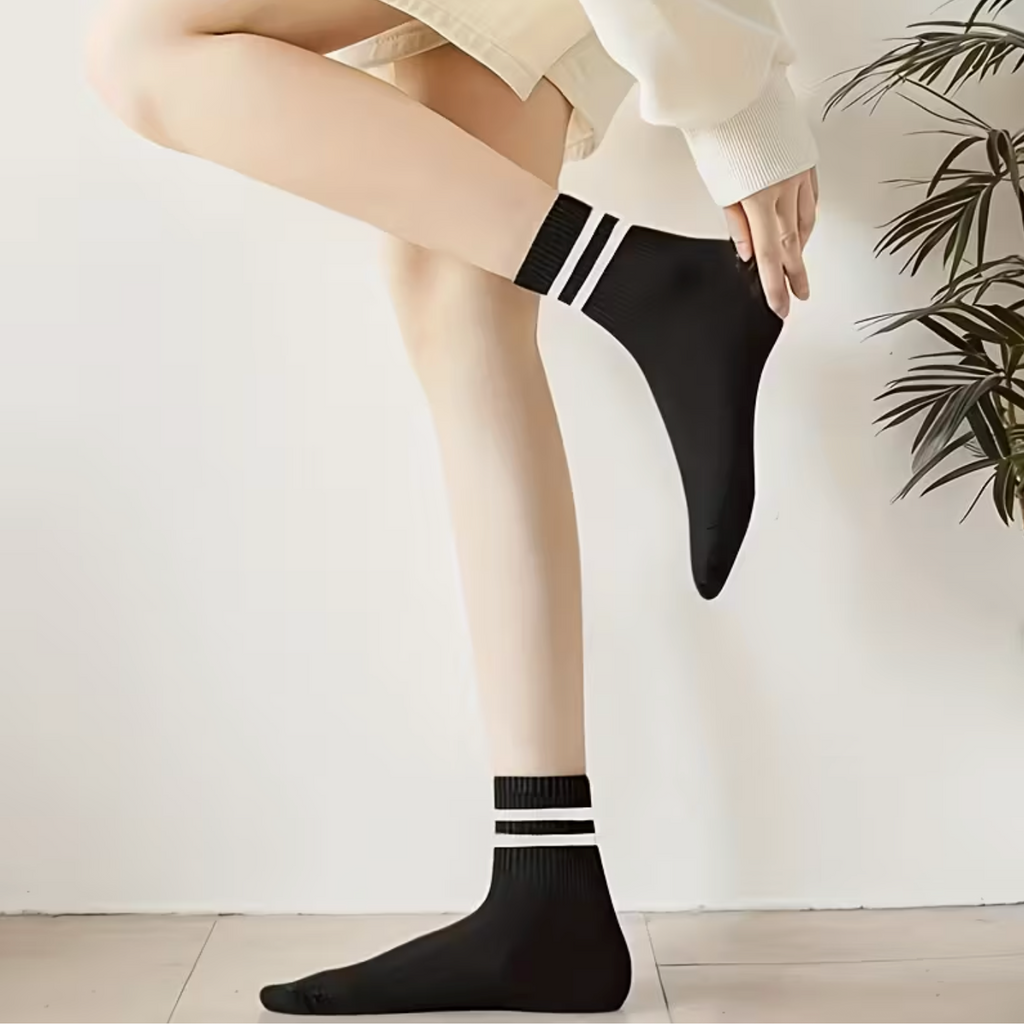 Unisex 5-Pair Striped Mid-Calf Athletic Socks – Breathable Comfortable Casual Sports Socks for Men & Women, Classic Side Stripe Design, Black & White