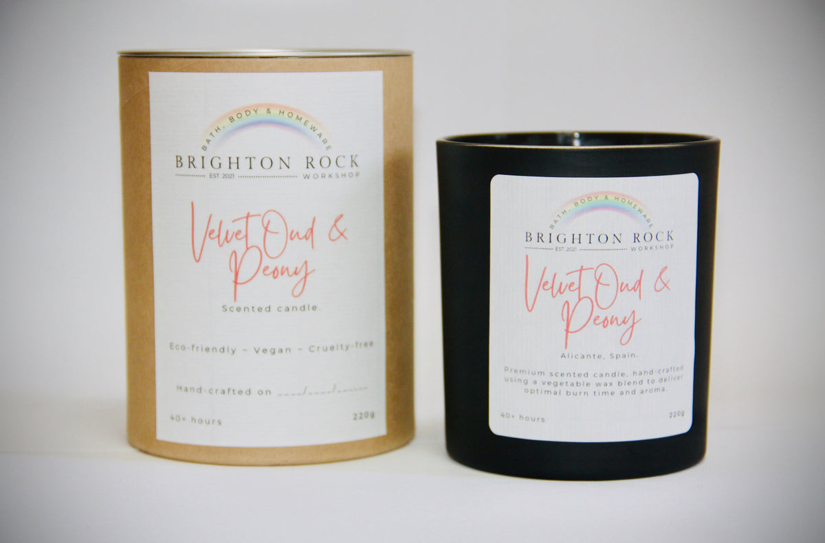 Velvet Oud & Peony Scented Candle in Matte Black 220g