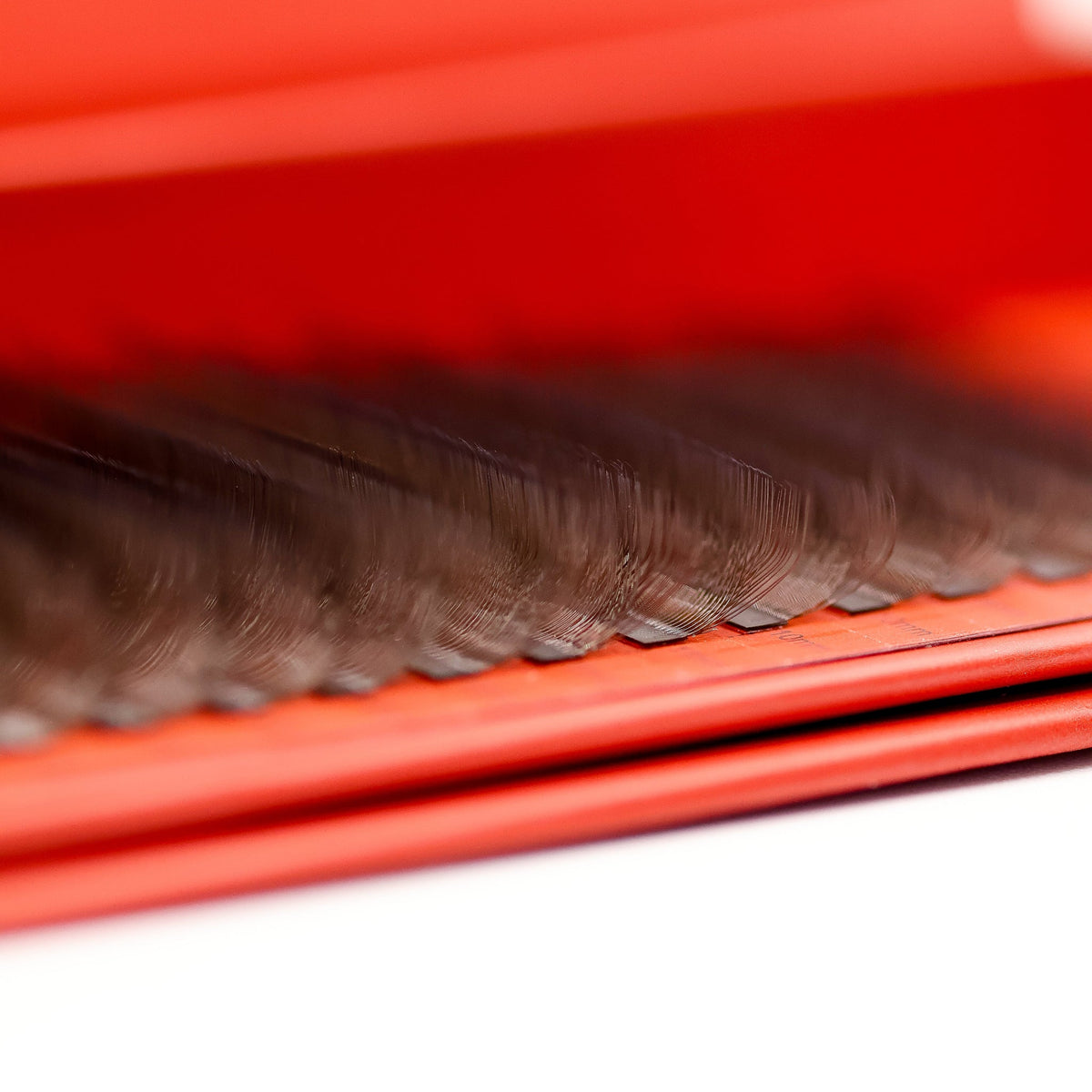 Brown 4D Clover Lashes – 16 Row Mixed Tray