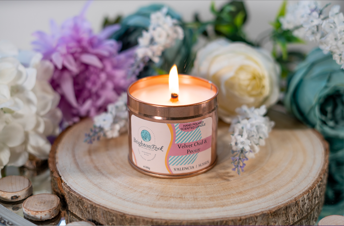 Velvet Oud & Peony Scented Candle in Rose Gold Tin (Wooden Wick) 190g