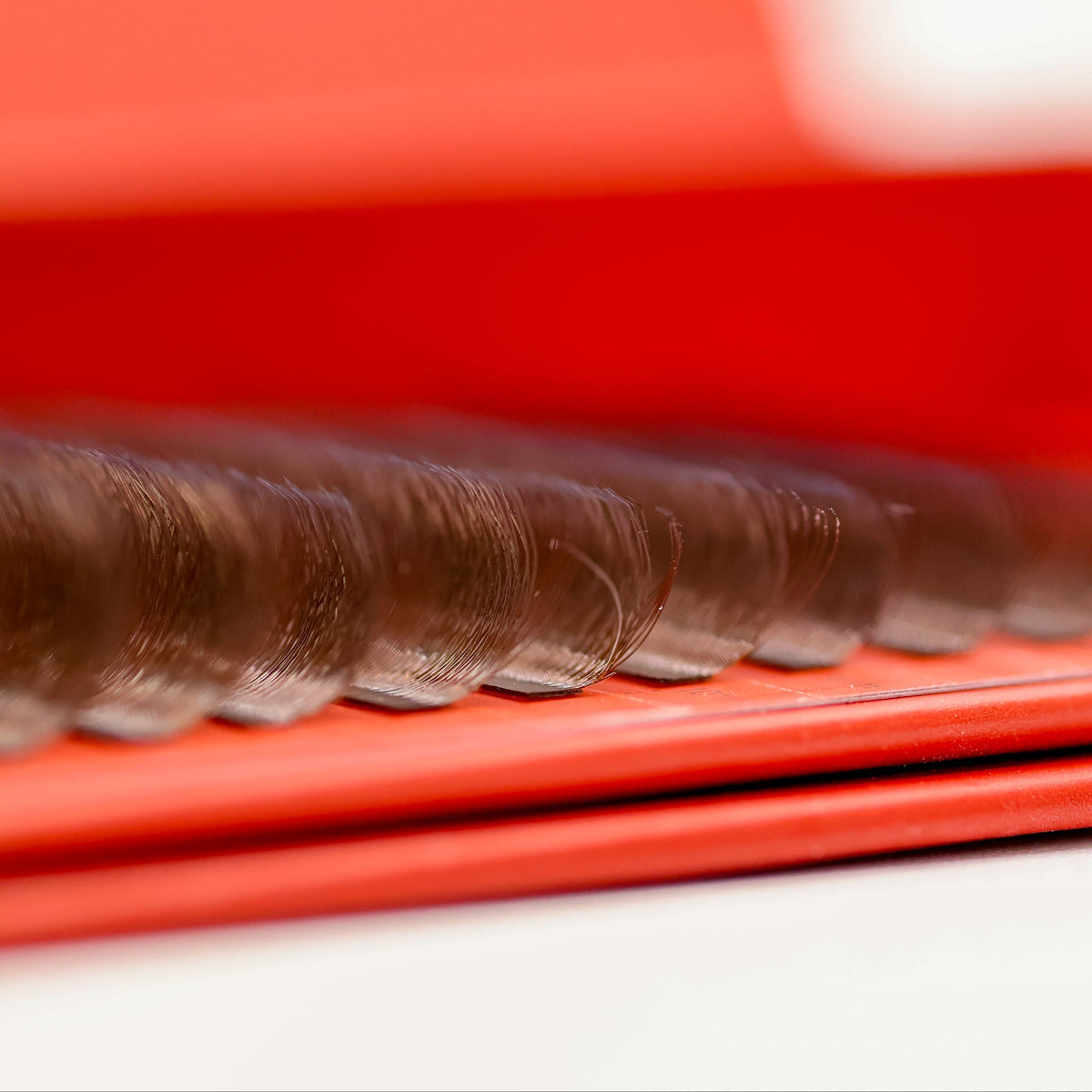 Brown 6D Clover Lashes – 16 Row Mixed Tray