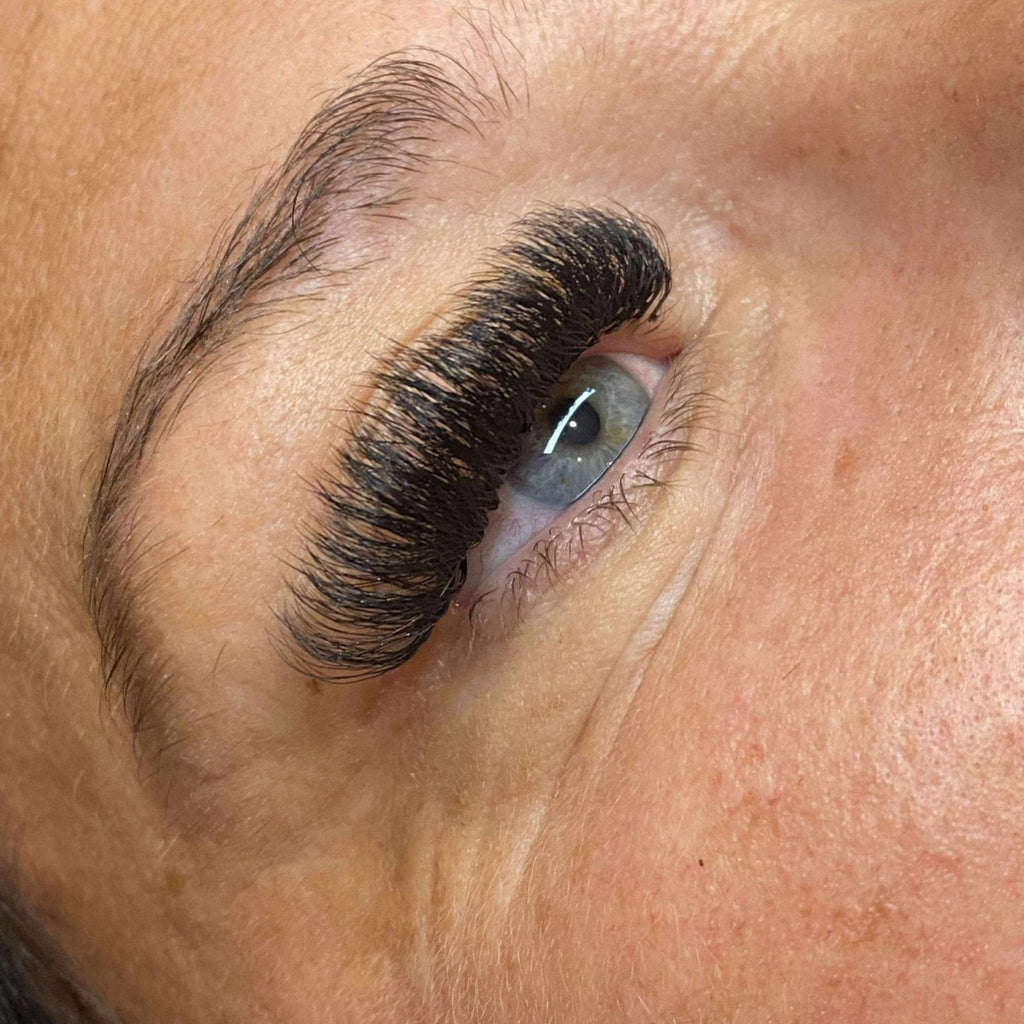 10D Clover Lashes – 16 Row Single Length Trays