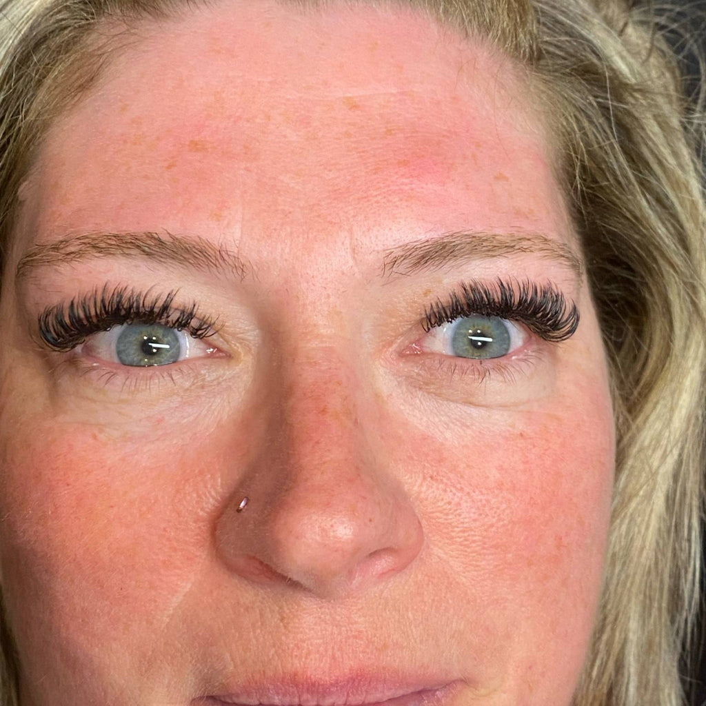 Premade Angel Lashes – 5D Closed Fans | 16 Row Mixed Tray